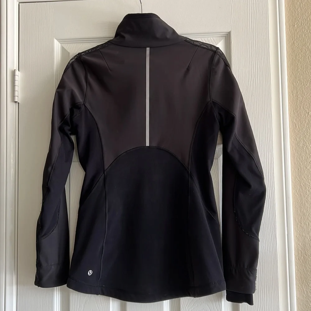 Lululemon Run Draft Dodger Jacket - good used condition - Picture 11 of 15
